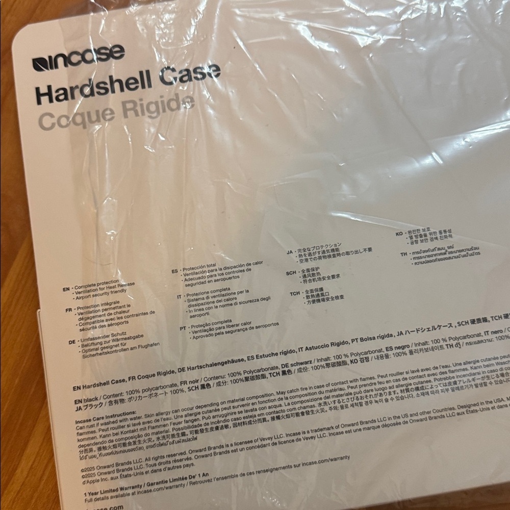 NEW Incase Hardshell 2pc Case for a 15-inch MacBook Pro - Picture 3 of 4